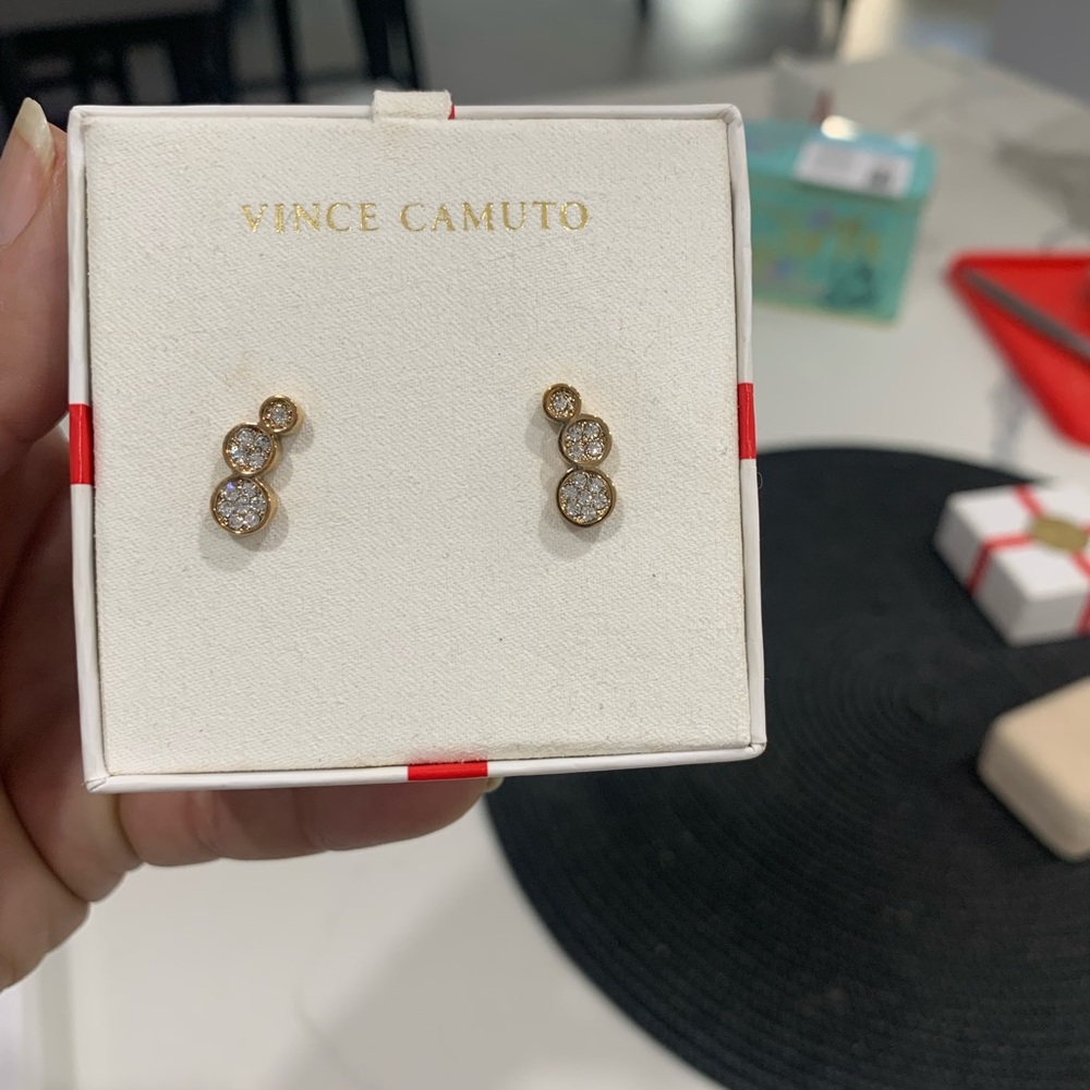 Vince Camuto - Fashion Diamond earnings. Brand new / never used